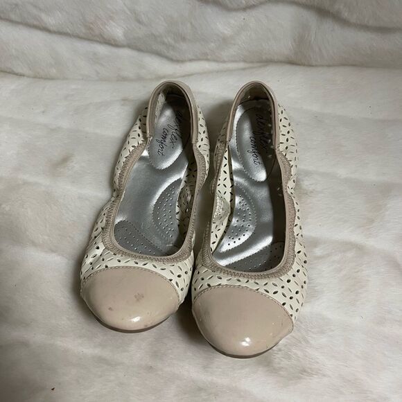 Dexflex comfort ballerina flats beige and cream patent & lazer cut slip on SZ8W - Picture 1 of 7